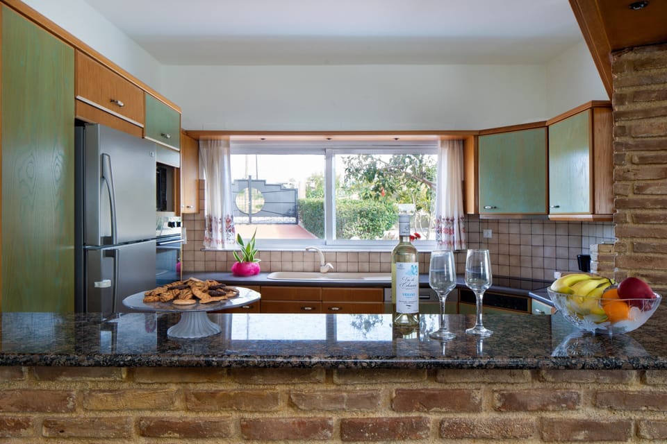 House, Smoking | 3 bedrooms, desk, soundproofing