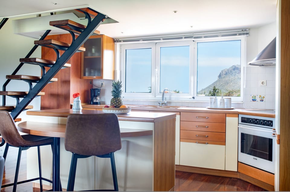 House, Smoking | 3 bedrooms, desk, soundproofing