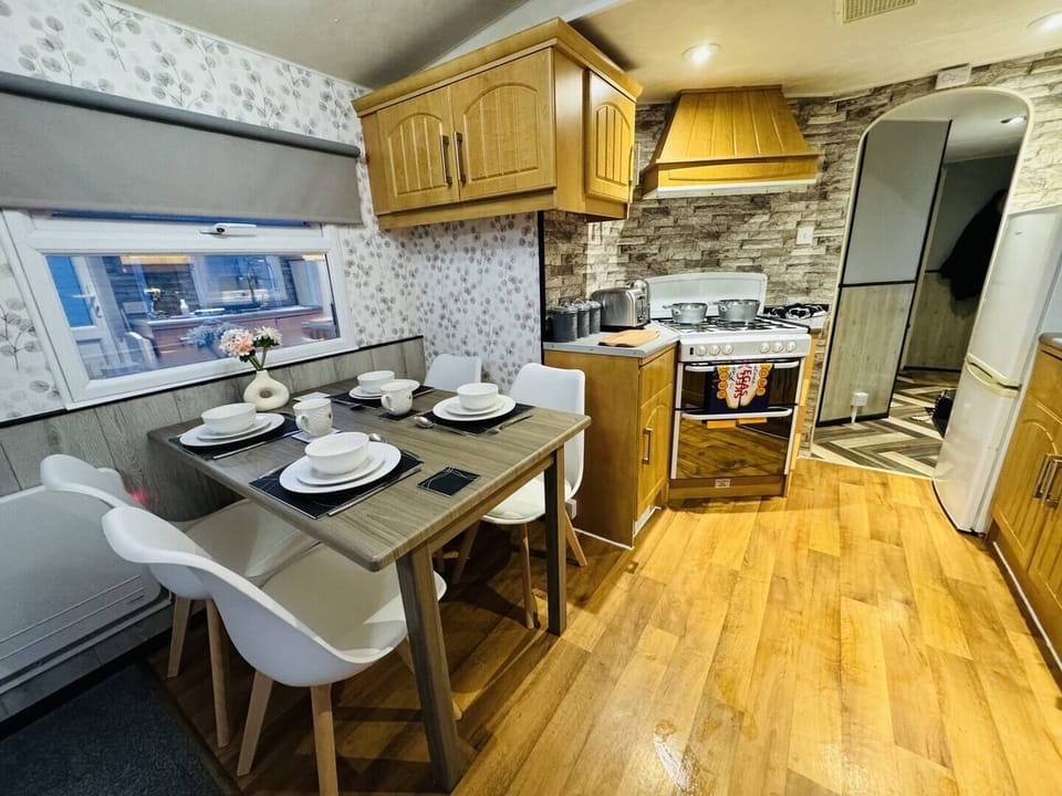 Fully equipped kitchen with a dining table for four, perfect for meal prep and family meals.