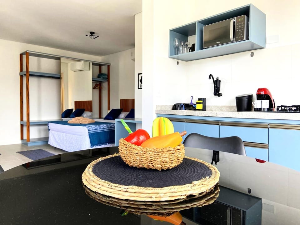 Comfort Studio, 1 Queen Bed with Sofa bed, City View, Beachside | Dining room