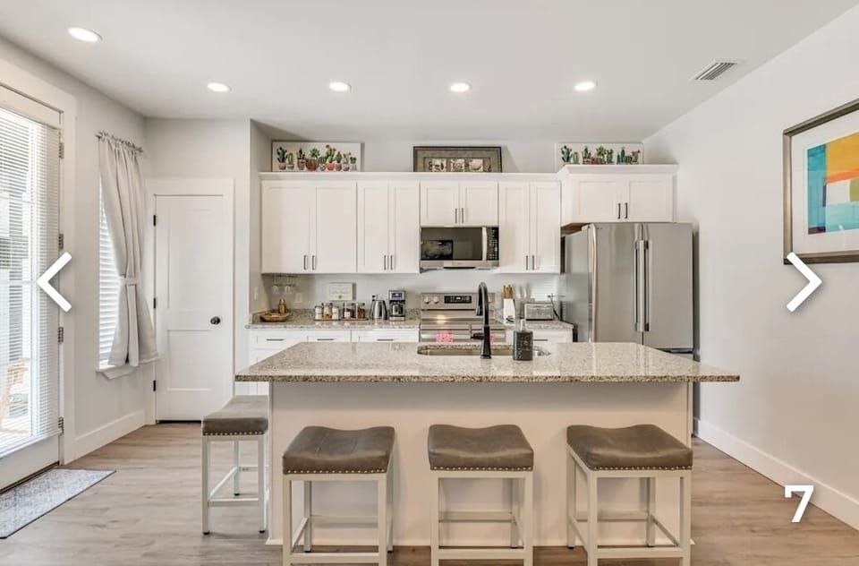 Full kitchen