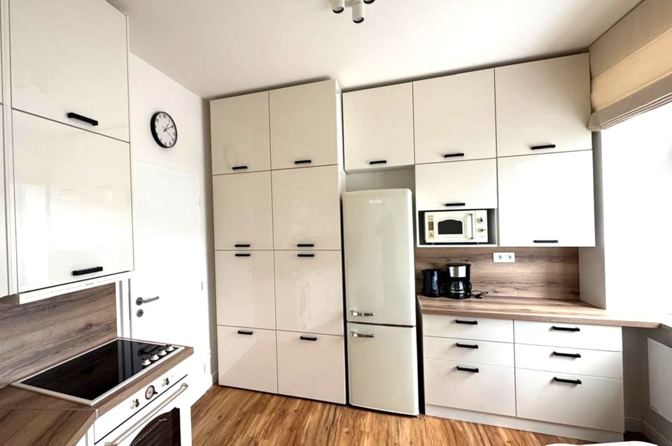 Comfort Apartment, Garden View | Private kitchen | Full-size fridge, microwave, oven, stovetop