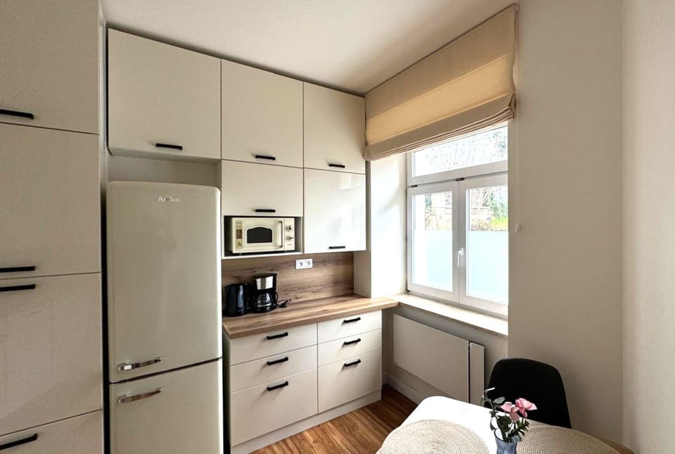 Comfort Apartment, Garden View | Private kitchen | Full-size fridge, microwave, oven, stovetop