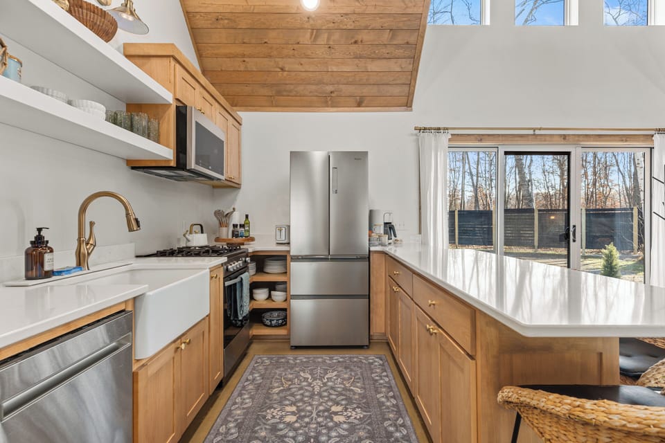 Everything you need to make all your meals! Note the appliances are "cabin" size