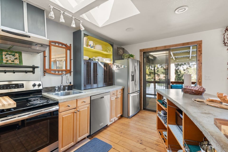 Full kitchen with lots of light