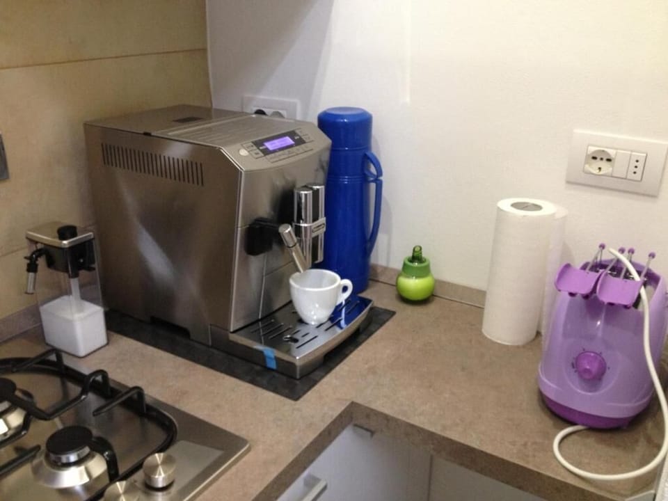 Coffee/tea maker, electric kettle