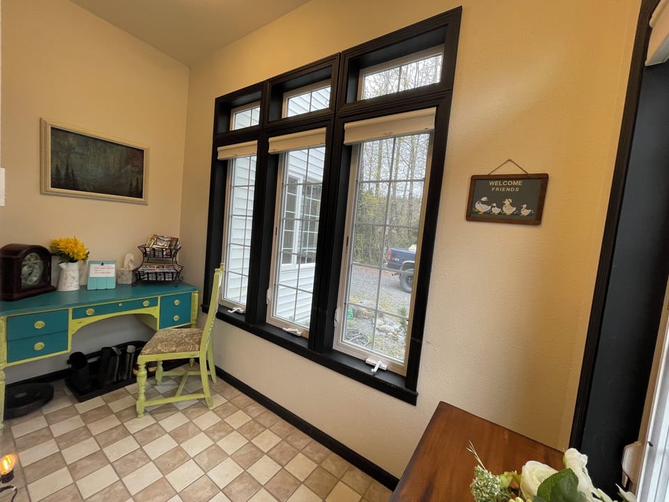 Large mudroom / desk with lots of brochures for your next big adventure