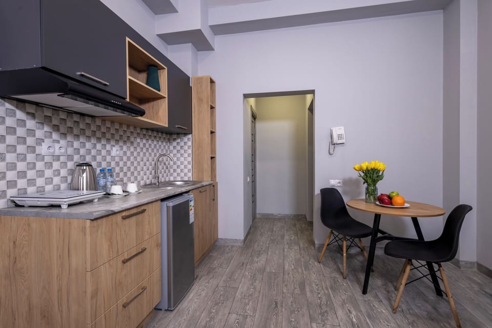 Deluxe Double Room, Balcony, City View | Private kitchen