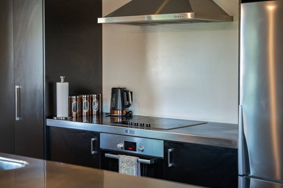 Full kitchen