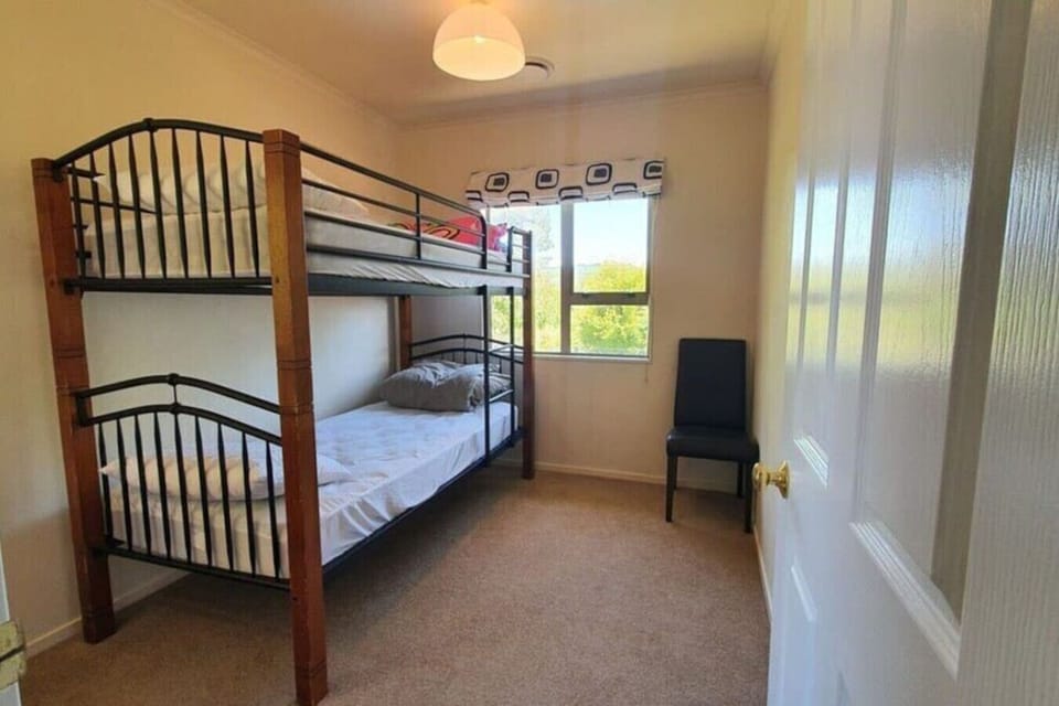 4th bedroom, x2 Single bunks