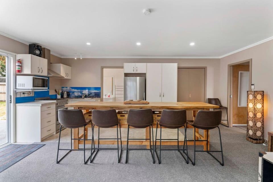 Open plan - lounge, dining and kitchen