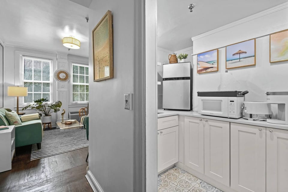 View from the entrance, kitchenette on the right and living room straight ahead.