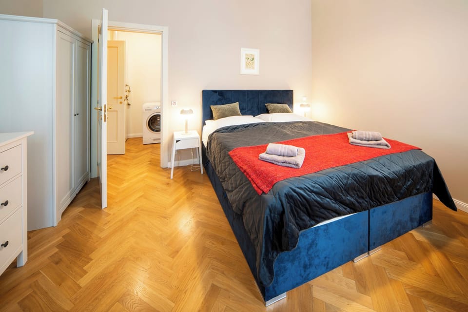 Bedroom with large double bed 180 x 200 cm and folding single bed 90 x 200 cm. Work desk and wardrobe.