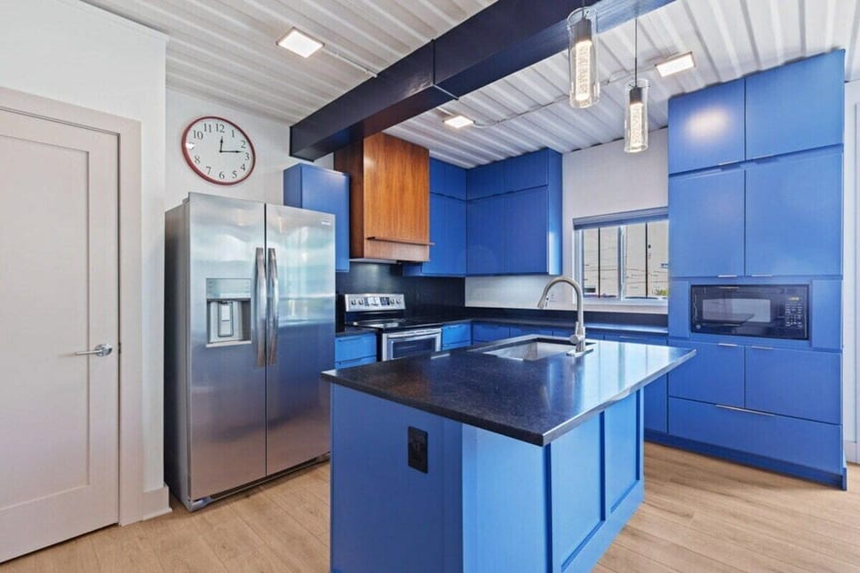 Apartment, Private Bathroom, City View (711 Lower Unit) | Shared kitchen