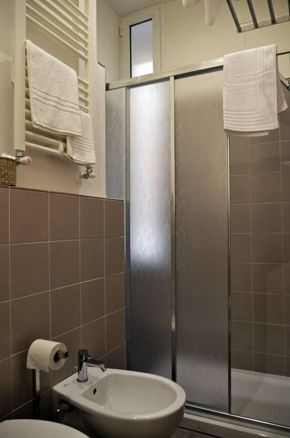 Standard Single Room, 1 Twin Bed | Bathroom shower