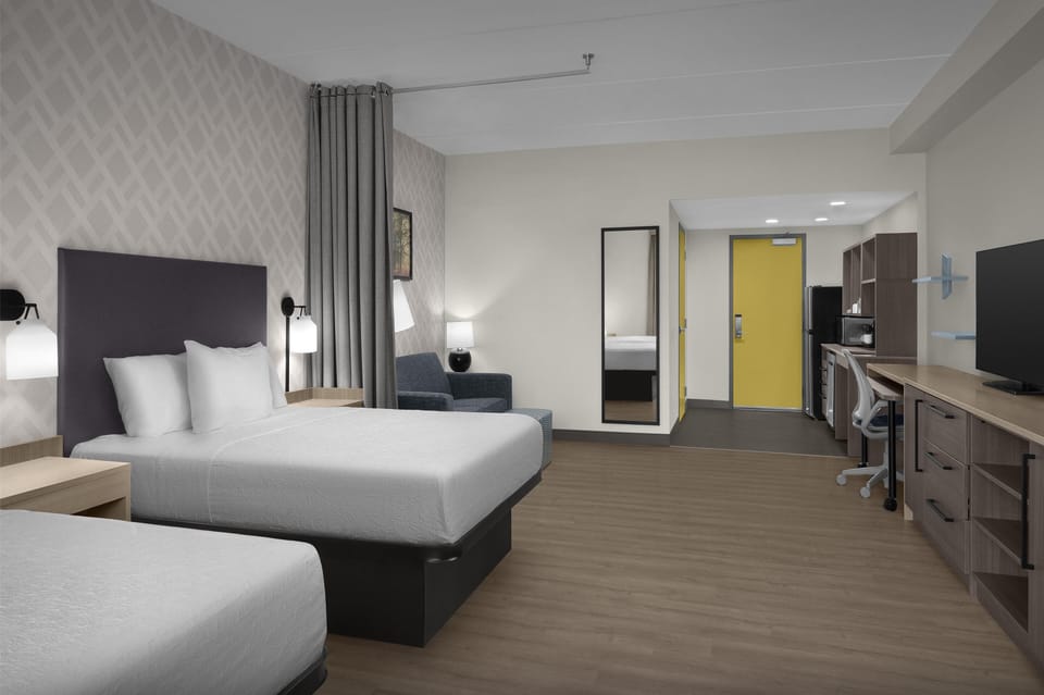 Studio Suite, 2 Queen Beds, Accessible, Bathtub | Living area | TV