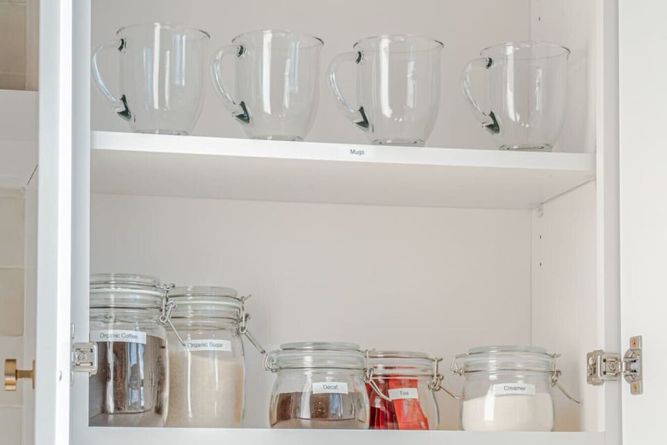 Fully stocked kitchen with all that you need. Pots, pans, bakeware, salt +pepper, and olive oil!!