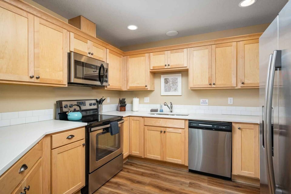 Cook delicious meals for breakfast, lunch, and dinner in this fully equipped kitchen. We suggest grabbing some seafood from a local market.