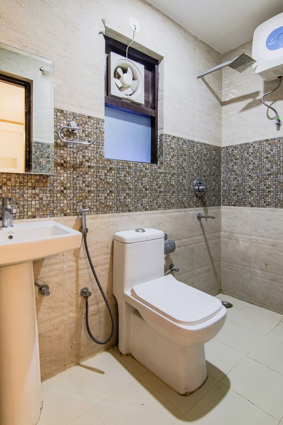 Standard Double Room | Bathroom | Shower, free toiletries, slippers, towels