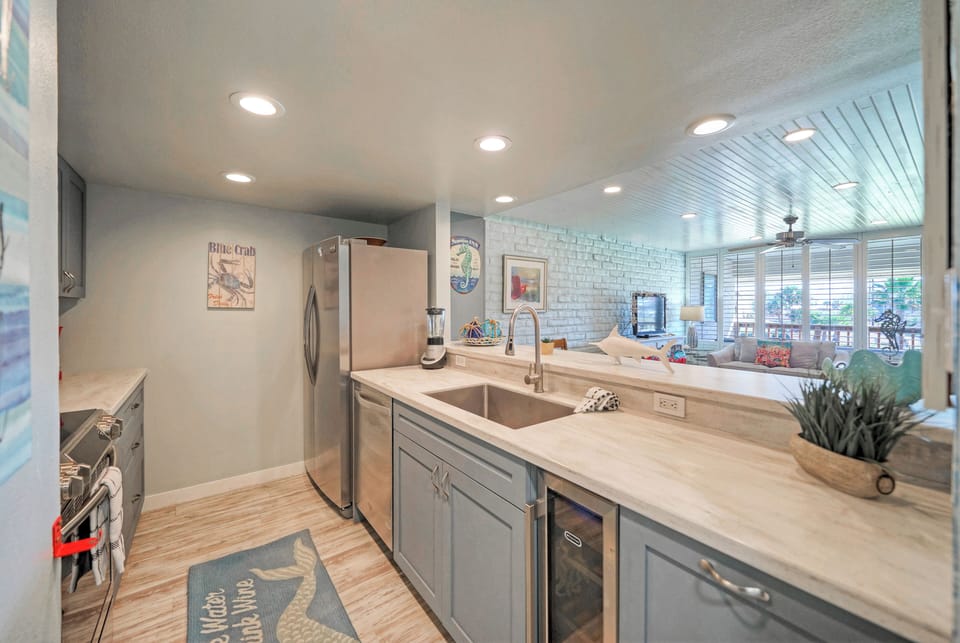Fully equipped kitchen.