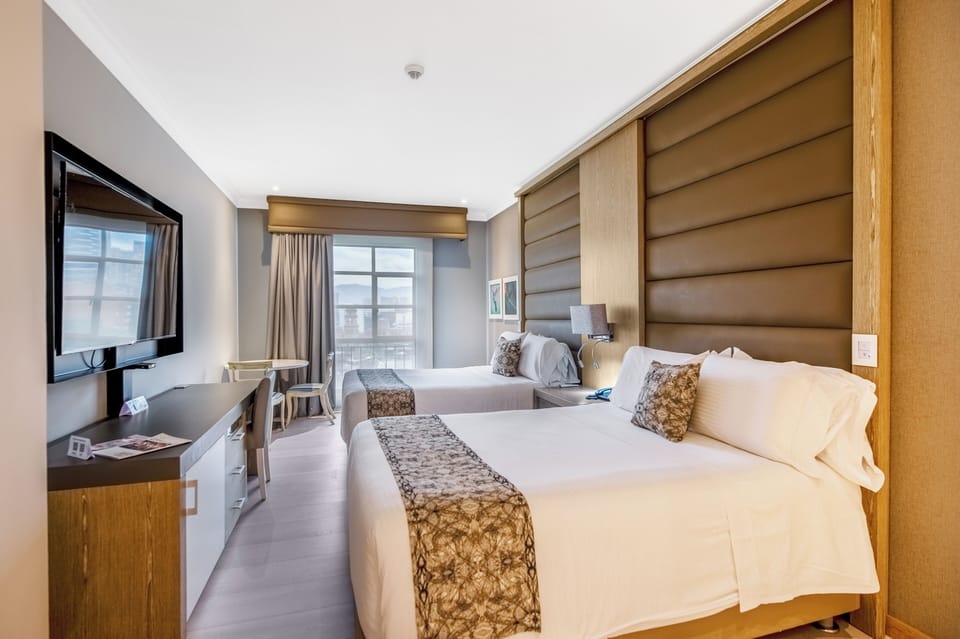 Standard Twin Room | Minibar, in-room safe, desk, blackout drapes