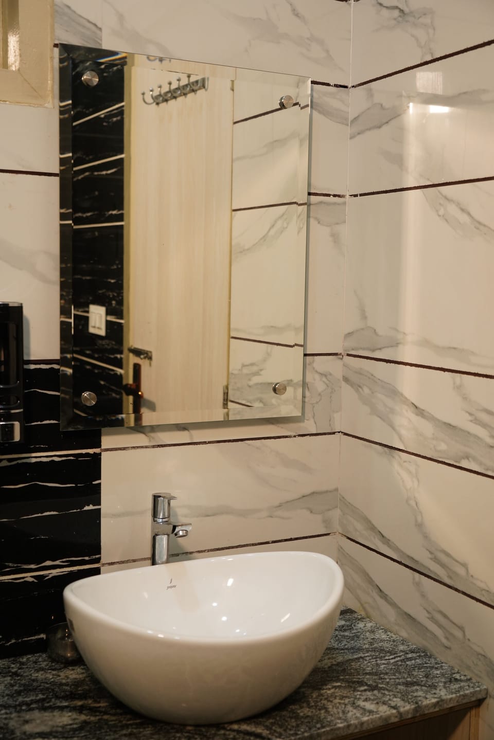 Deluxe Double Room | Bathroom | Shower, free toiletries, towels, soap