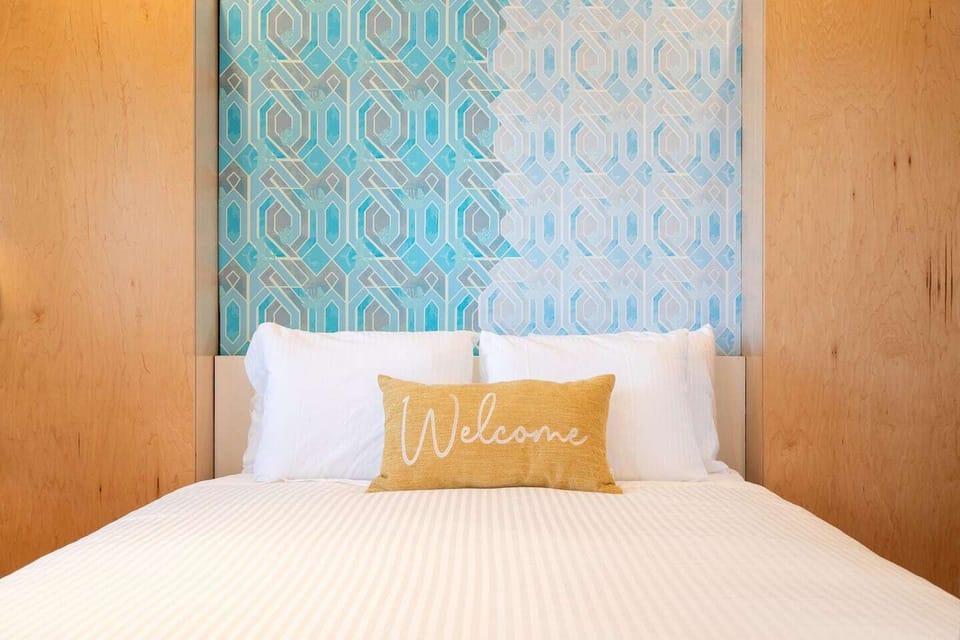 Welcome to your home away from home. Whether it's a beach getaway or a working away from home break, this unit has all the essentials you need.