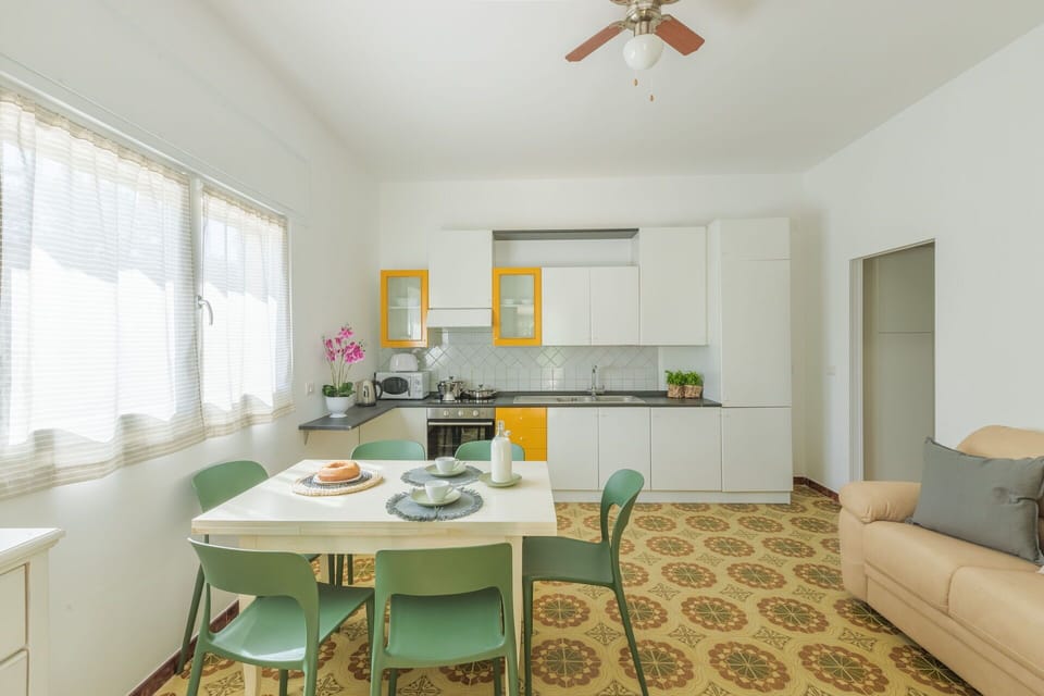 Interior Design, Furniture, Flooring, Floor, Ceiling, Wood, Room, Lighting, Kitchen, Countertop