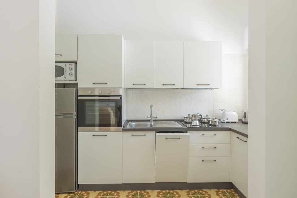 Kitchen Appliance, Kitchen, Countertop, Major Appliance, Flooring, Cabinetry, Interior Design, Wood, Furniture, Kitchen Stove