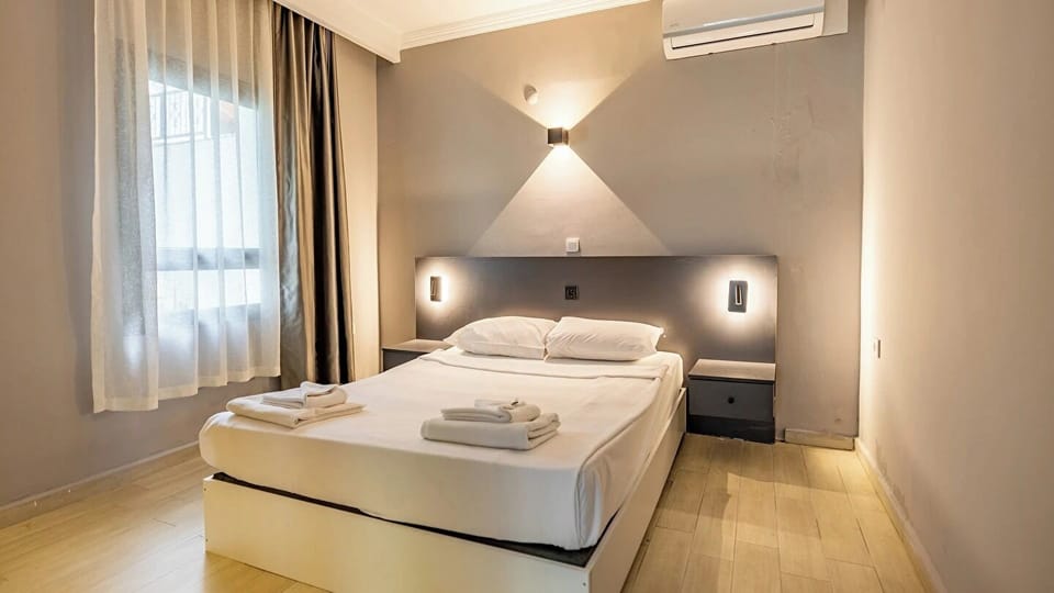 Minibar, bed sheets