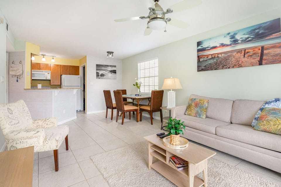 Open concept living room, dining area, and kitchen