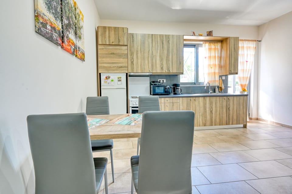 Standard House, Garden View | Private kitchen | Coffee/tea maker, electric kettle
