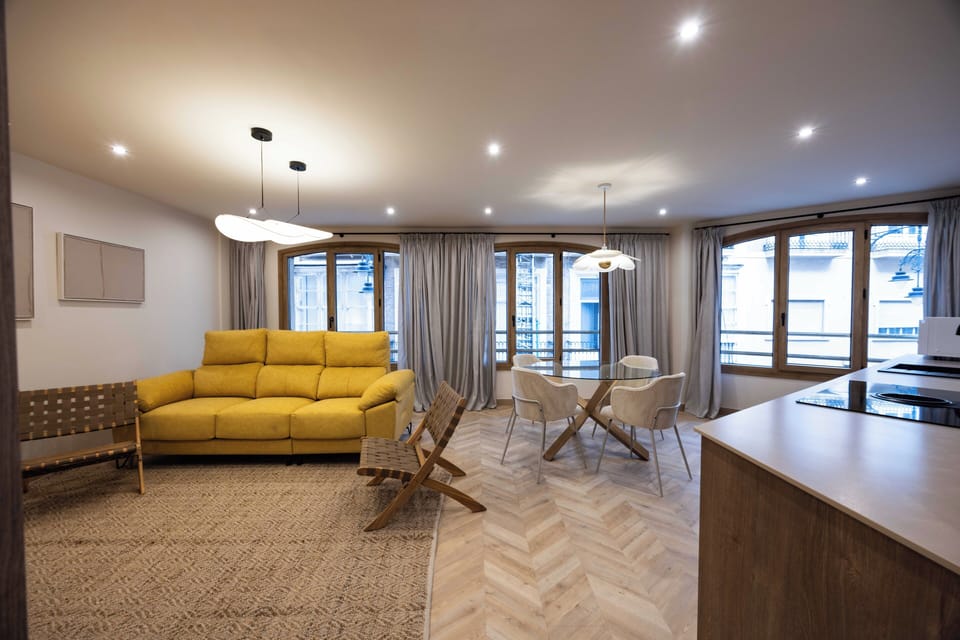 Deluxe Apartment | Living area | Flat-screen TV