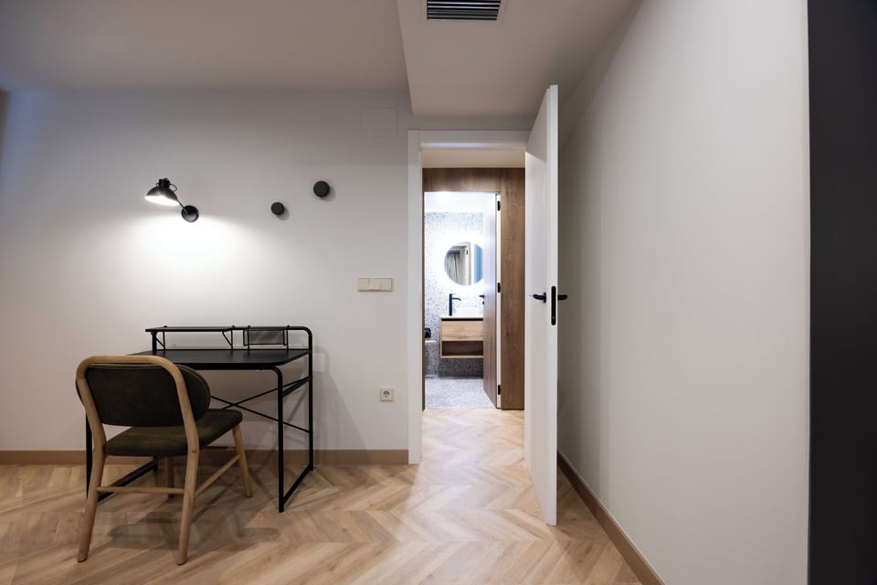 Deluxe Apartment | 2 bedrooms, iron/ironing board, free WiFi