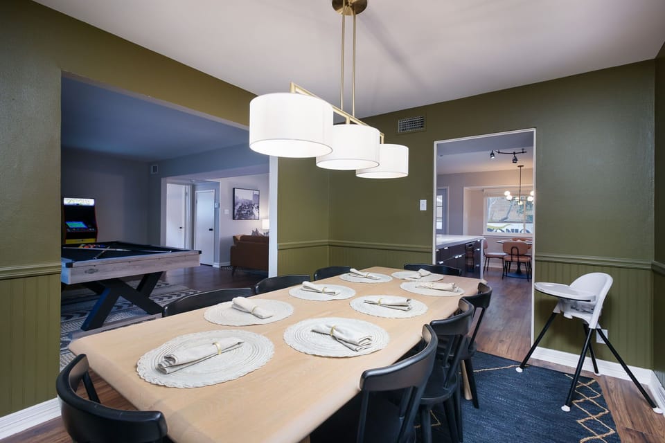 Complete with a high chair for your little one’s comfort.