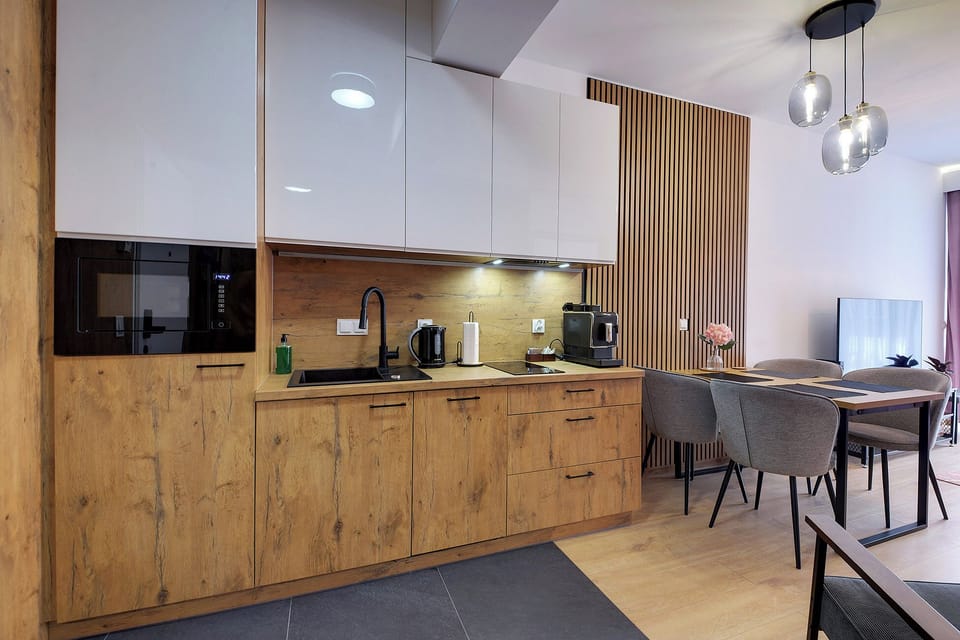 Apartment, Balcony | Private kitchenette | Electric kettle, toaster