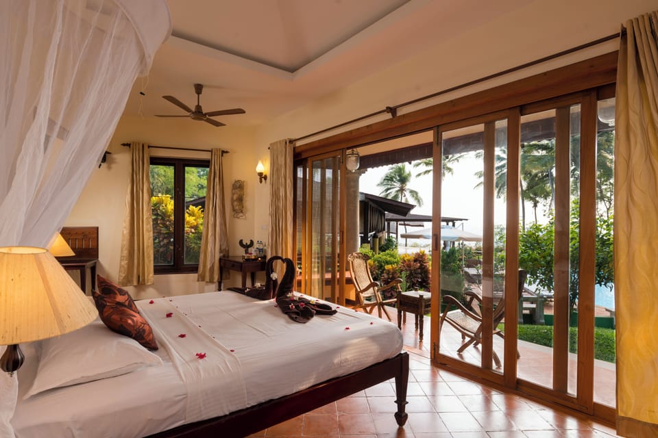 Luxury Double or Twin Room, Beach View | Bathroom amenities | Hair dryer, towels, soap, shampoo