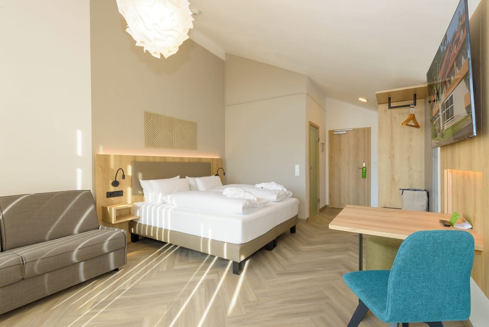 Deluxe Double Room, Balcony | Premium bedding, in-room safe, laptop workspace, blackout drapes