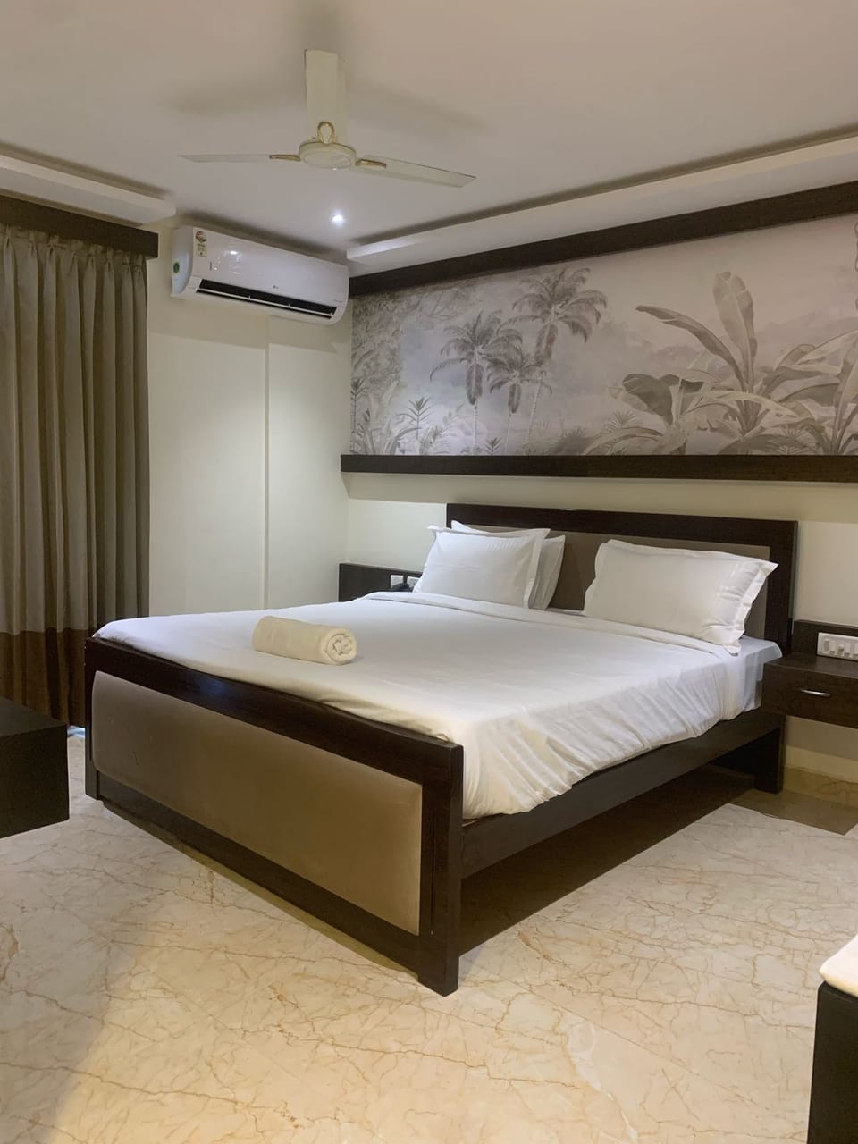 Executive Room | Individually furnished, desk, soundproofing, free WiFi