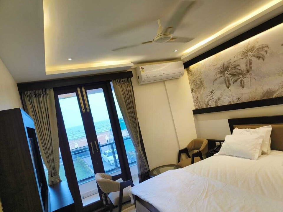 Sea View Room | Individually furnished, desk, soundproofing, free WiFi