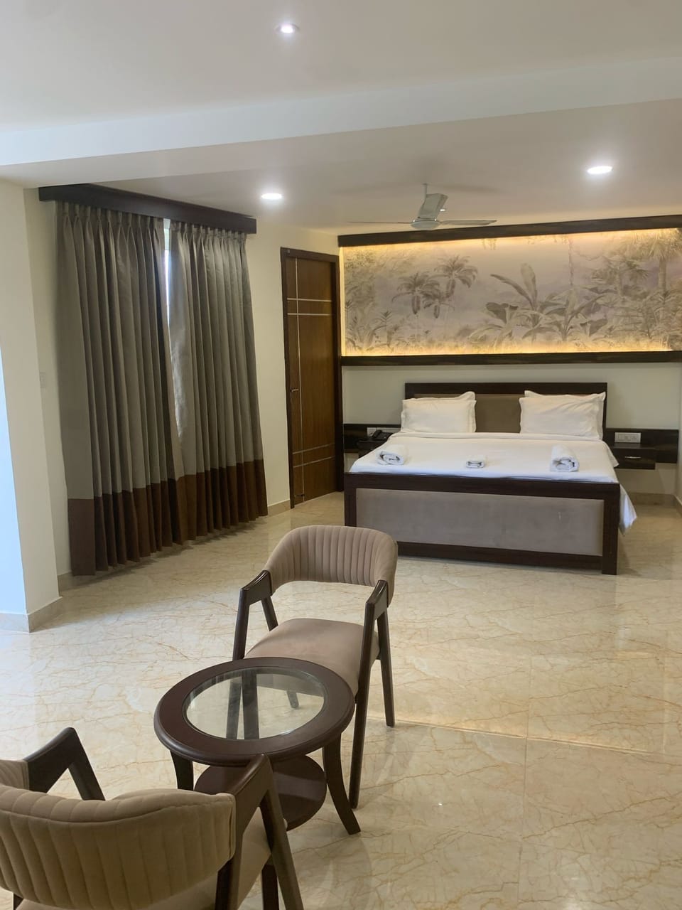 Individually furnished, desk, soundproofing, free WiFi