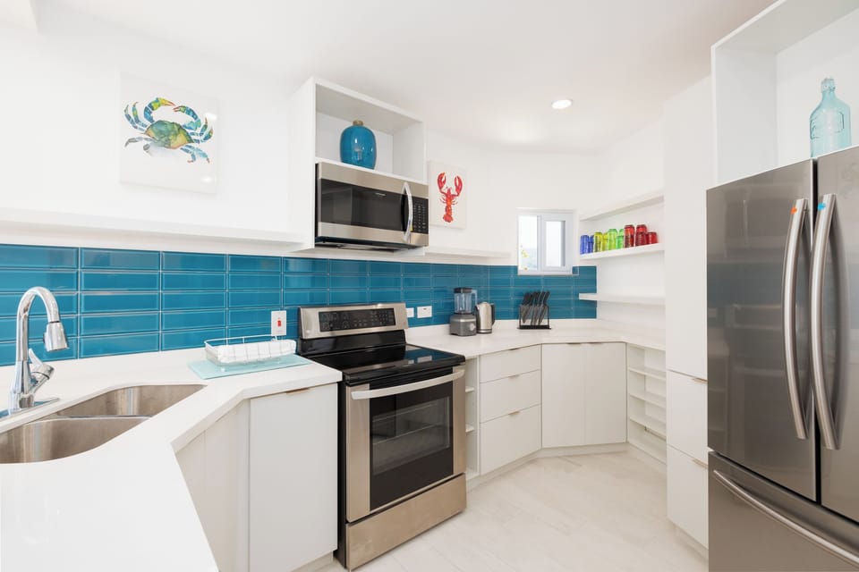 Luxury Penthouse, Ocean View, Oceanfront | Private kitchen