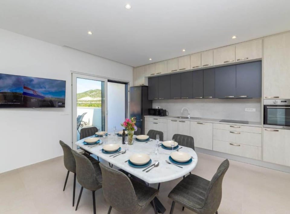 House (Holiday Home) | Private kitchen | Fridge