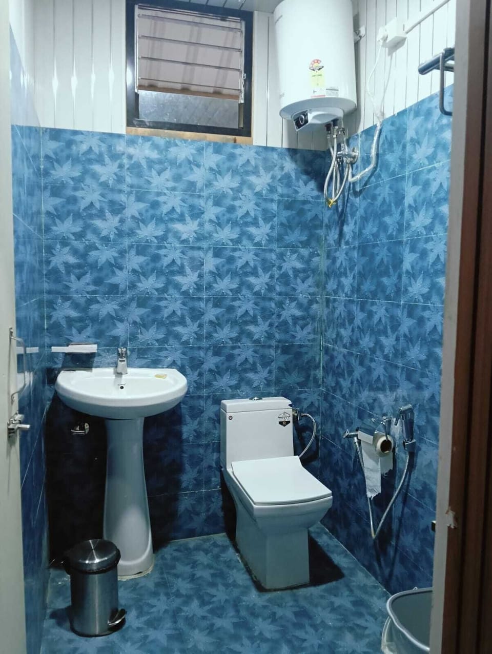 Deluxe Double Room, Mountain View | Bathroom | Shower, towels, soap, shampoo