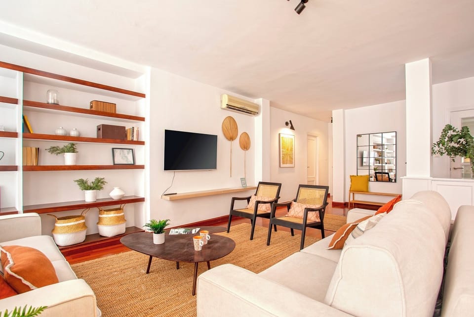 Apartment (3 Bedrooms) | Living room | 52-inch Smart TV with satellite channels