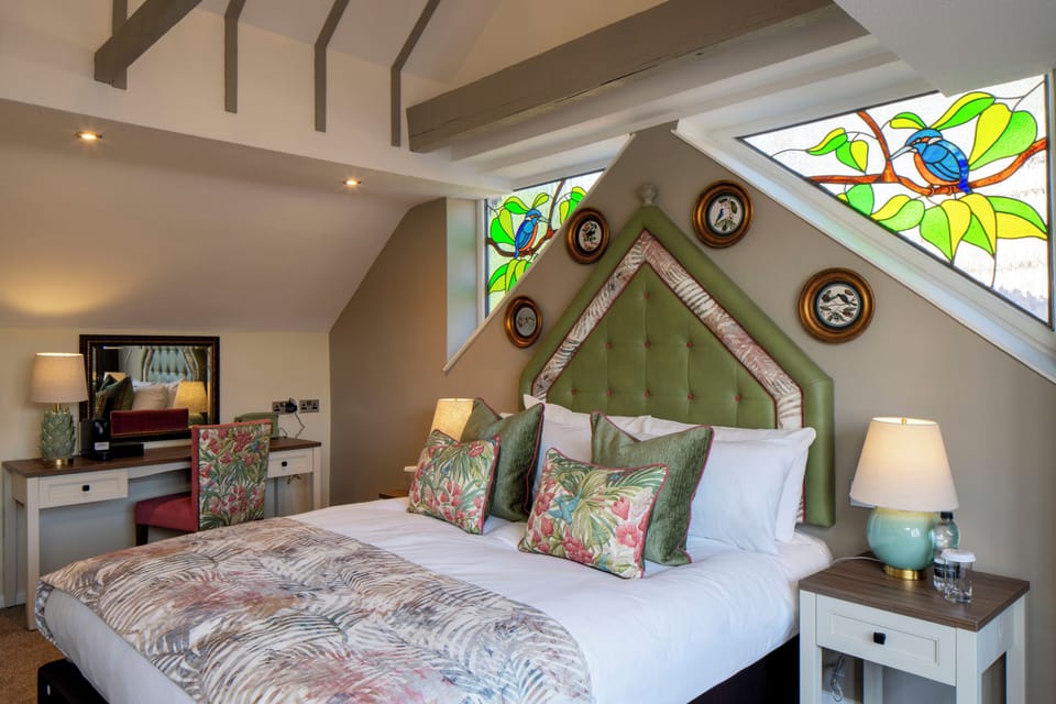 Classic Double Room | Desk, laptop workspace, blackout drapes, iron/ironing board