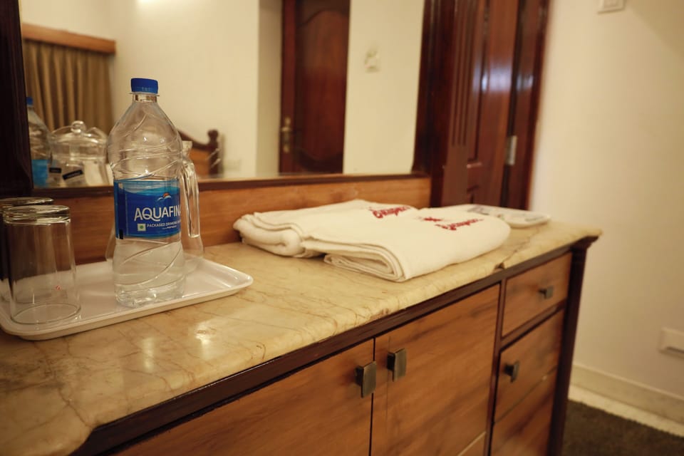 Deluxe Room, 1 Queen Bed, Lanai, City View | Desk, laptop workspace, free WiFi