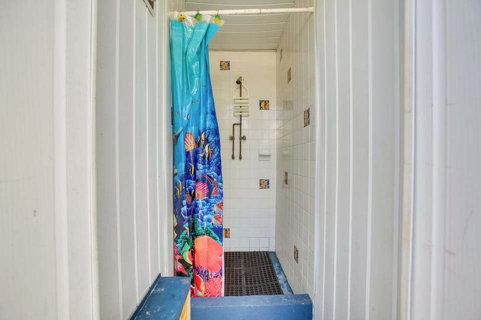 < 1/2 Mi to Beach: Wildwood Getaway w/ Patio! Apartment in Wildwood