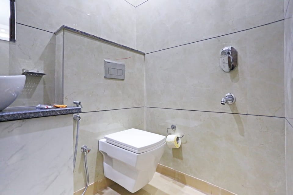 Deluxe Double or Twin Room, Balcony, City View | Bathroom
