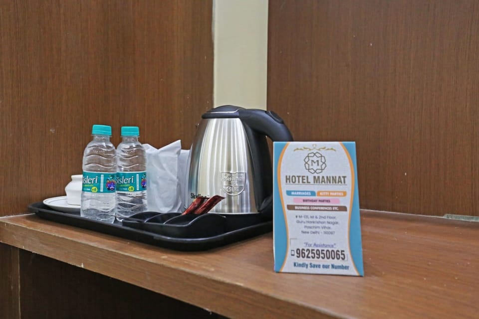Deluxe Double or Twin Room, Balcony, City View | In-room dining